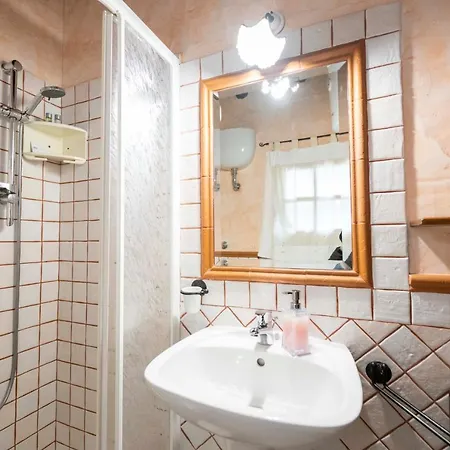 Sa Domu Sarda - Bed & Breakfast Porto Columbu - Perd'E Sali