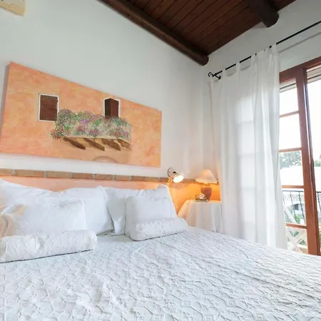 Sa Domu Sarda - Bed & Breakfast Porto Columbu - Perd'E Sali