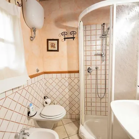 Sa Domu Sarda - Bed & Breakfast Porto Columbu - Perd'E Sali